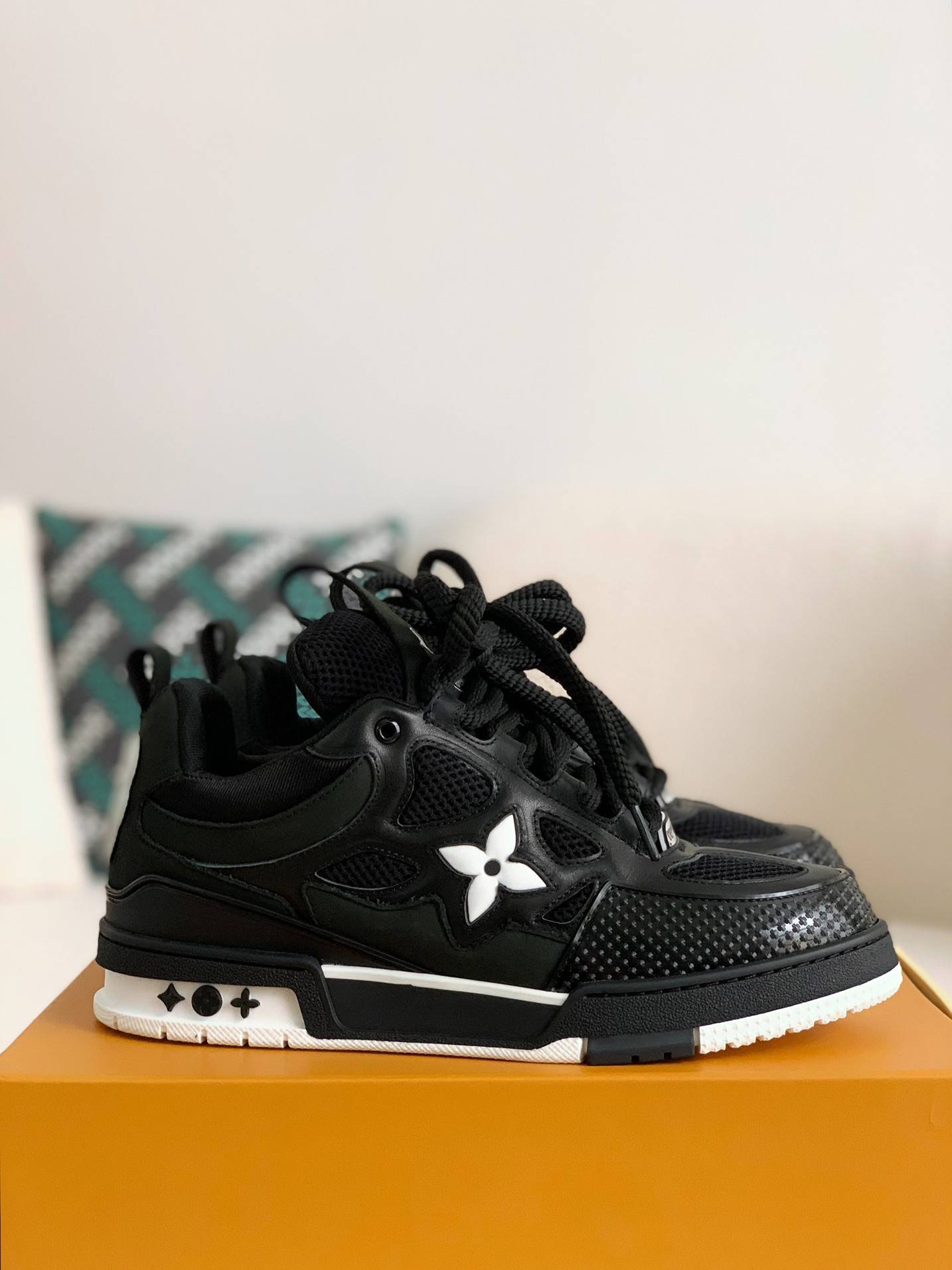 L.V.T. Skate Black Sneakers